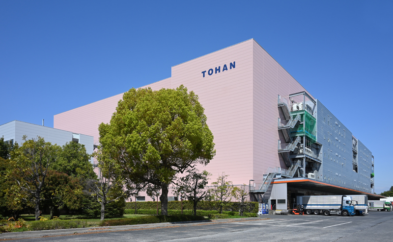 株式会社KADOKAWAとの物流協業に関するお知らせ トーハン桶川センターでKADO...